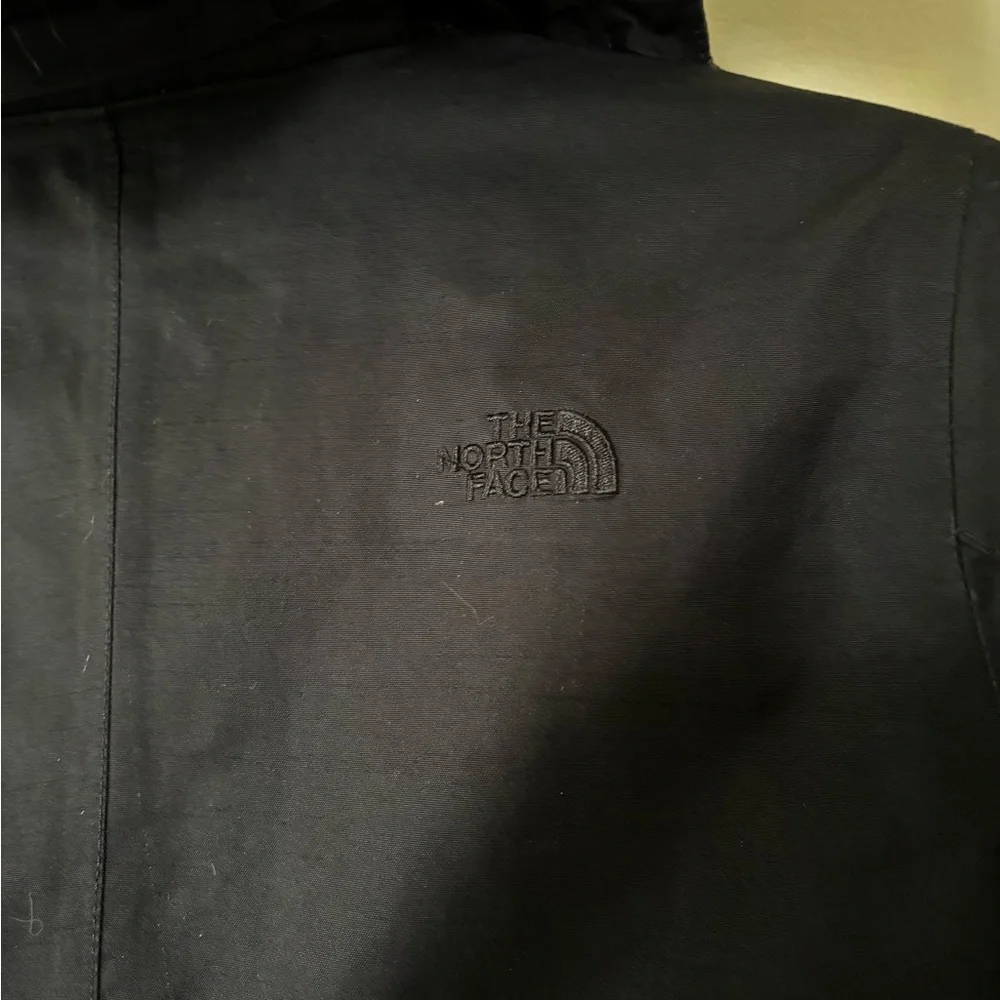 The North Face light Jacket - Picture 9 of 10